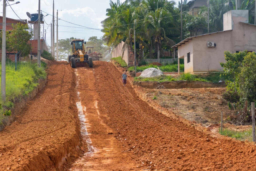 Prefeitura de Cruzeiro do Sul inicia obras de pavimentação no bairro Aeroporto Velho