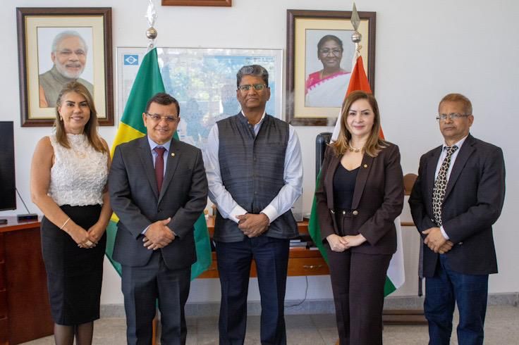 Gonzaga e Socorro Neri se reúnem com embaixador para estreitar relações comerciais e fomentar pesquisas entre Acre e Índia