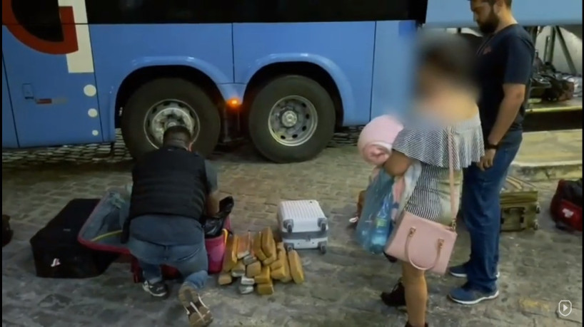 Acreana é presa transportando quase 30 quilos de drogas em Fortaleza