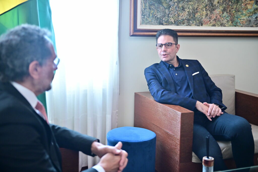 Gladson Cameli recebe novo cônsul-geral do Peru em Rio Branco