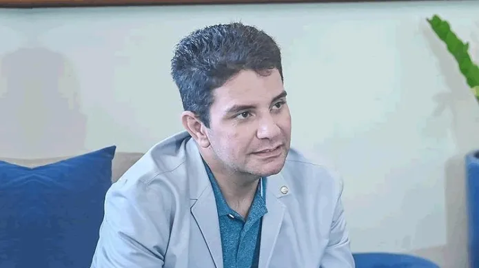 Após saída da liderança do governo na Aleac, Gladson Cameli cobra fidelidade de secretários e deputados