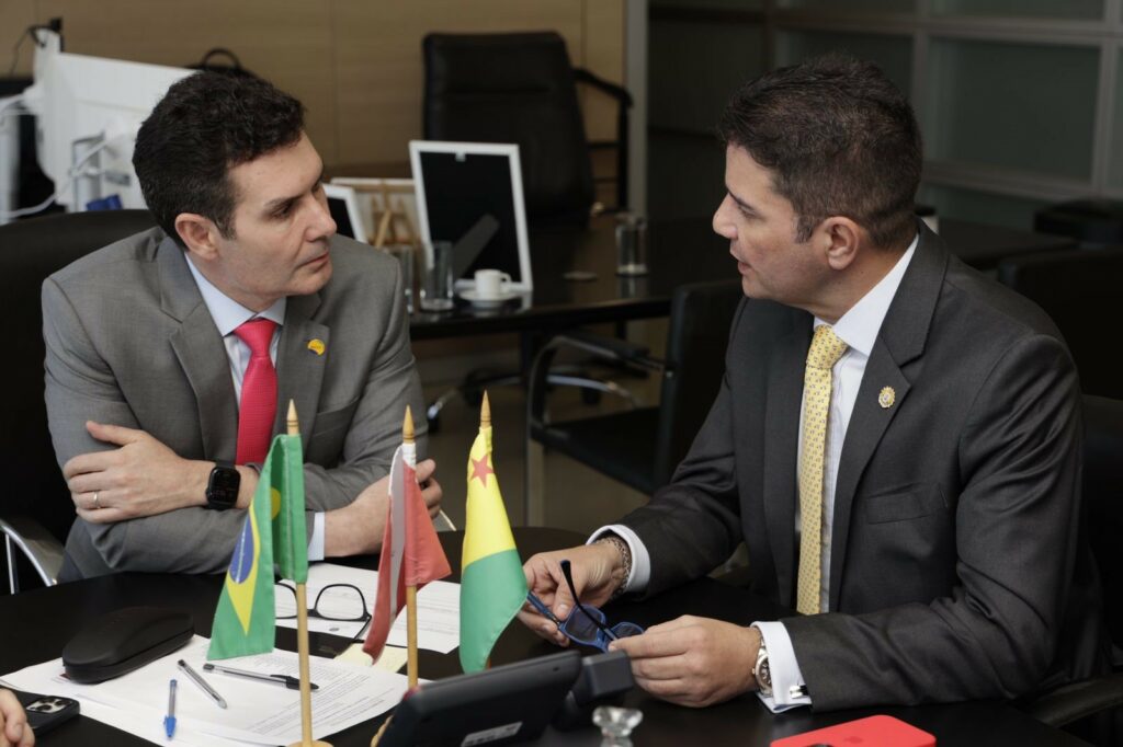 Gladson e ministro das Cidades acertam detalhes da liberação de recursos para a construção de casas no Acre