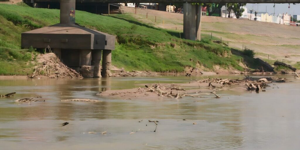 Com apenas 1,50 metro, nível do Rio Acre segue baixando e situação na Capital se agrava