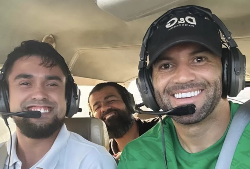 Goleiro acreano Weverton é aprovado em exame teórico de piloto de avião