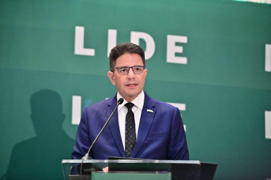 Durante encontro de empresários em Washington, governador Gladson Cameli discursa sobre potencial de negócios do Acre