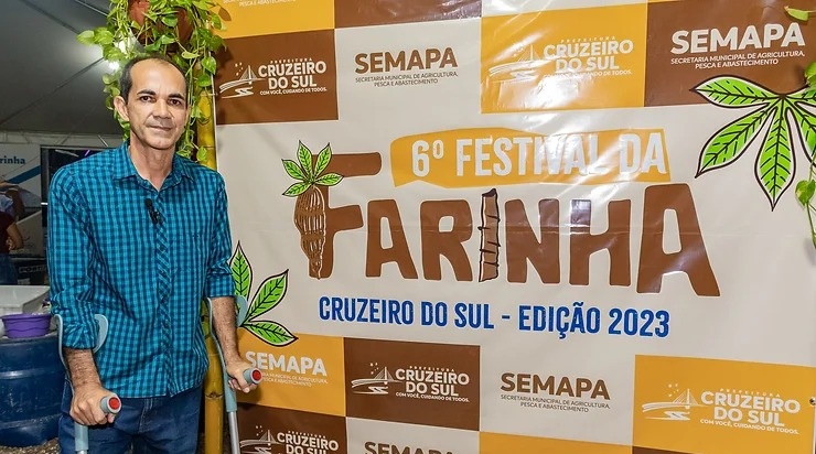 Na última noite da Expoacre Juruá, Zequinha Lima anuncia 6° Festival da Farinha