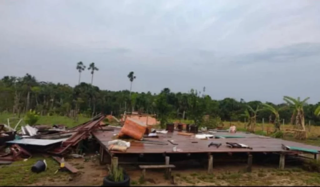 Temporal derruba residências na zona rural de Mâncio Lima