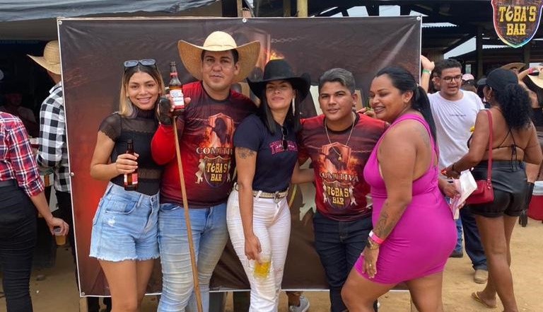“Tobás bar” comemora aniversário de 2 anos com cavalgada; assista