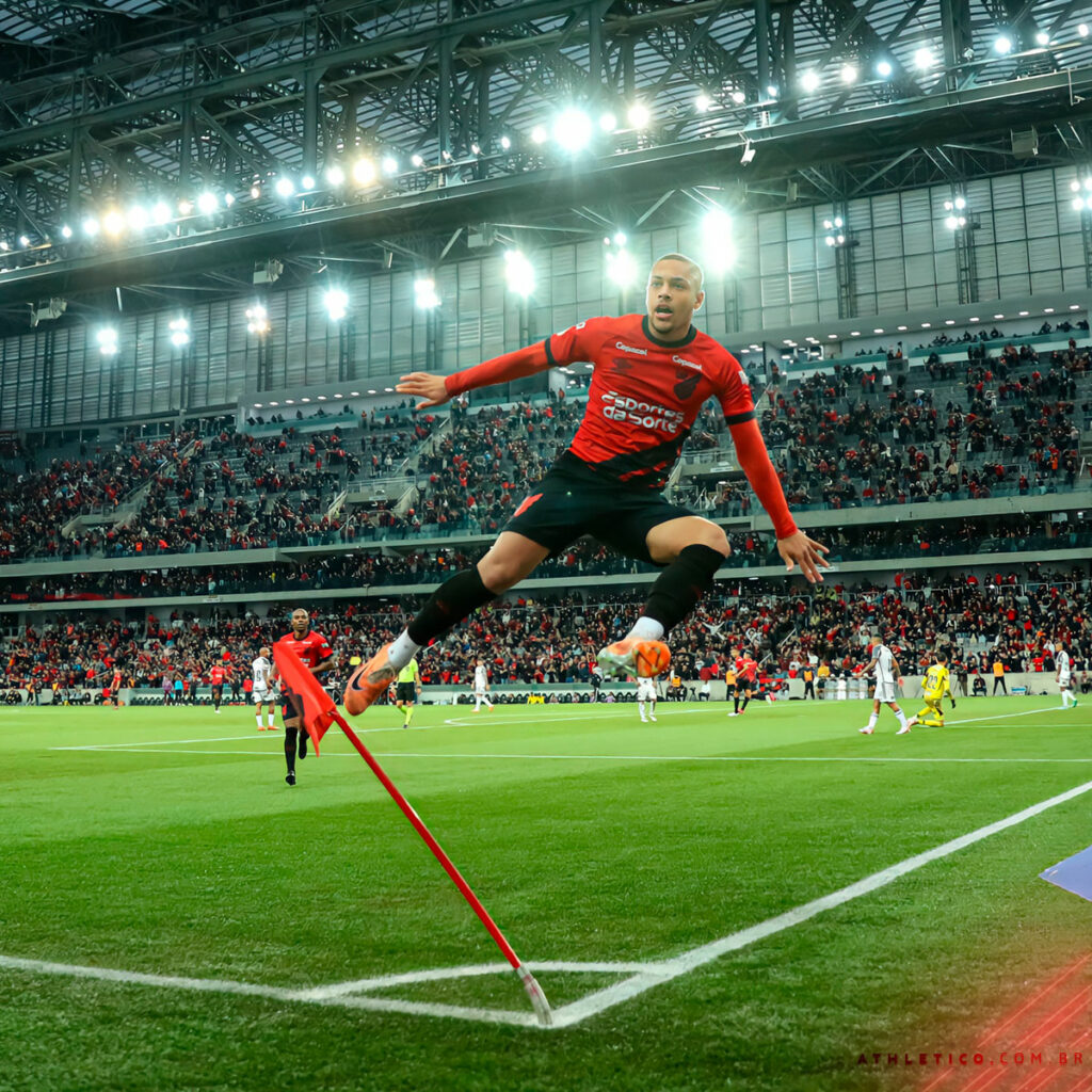 Athletico-PR soma quase R$ 1 bilhão de lucro com transferência de jogadores nos últimos 10 anos