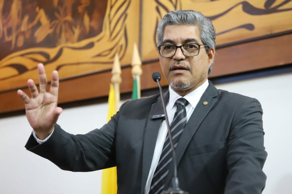 Edvaldo denuncia falta de pagamento do transporte escolar em Marechal Thaumaturgo; 90% dos alunos do ensino médio estão sem aula há quase 1 mês