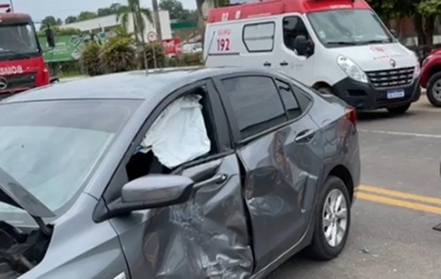 Cruzeiro do Sul: Vítima de acidente fica presa nas ferragens de veículo