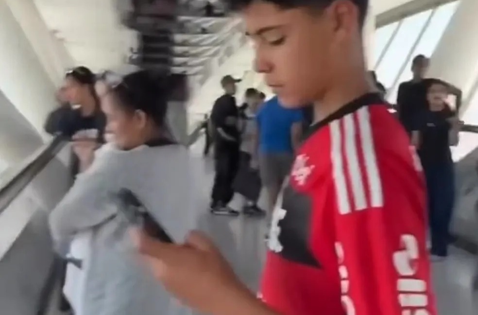 Filho de Cristiano Ronaldo aparece com camisa do Flamengo na Arábia Saudita