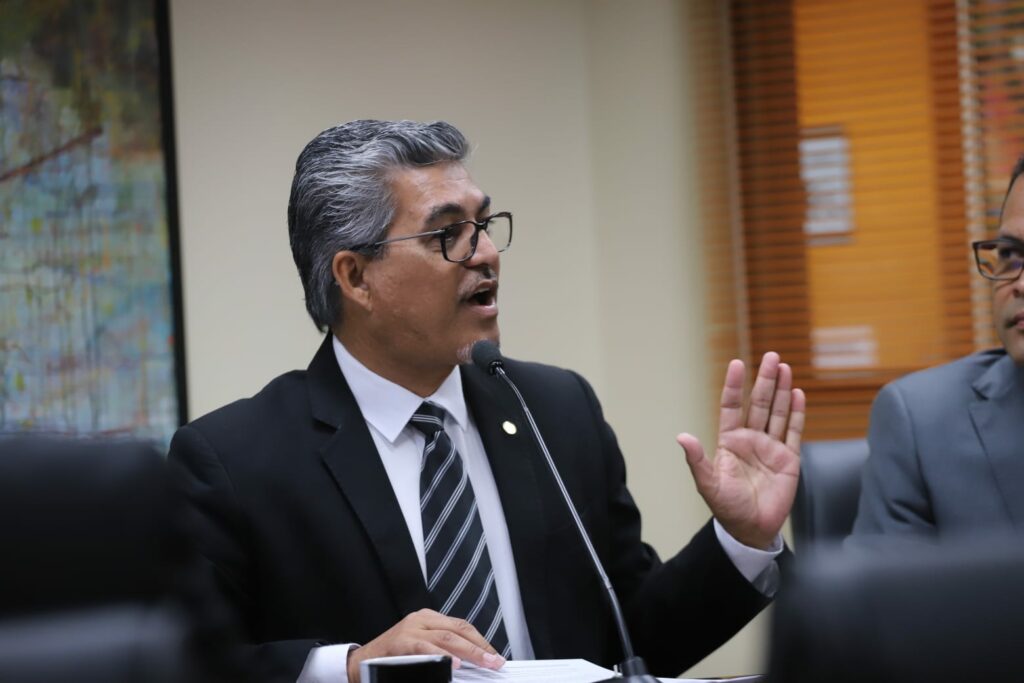 Edvaldo Magalhães defende que casas populares devolvidas ao Estado possam ser doadas aos sem-tetos da Terra Prometida