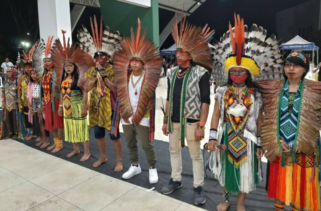 Jovens e lideranças indígenas Huni Kui realizam encontro cultural