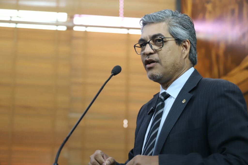 Edvaldo Magalhães denuncia atraso no pagamento do transporte escolar em Brasileia: ‘três meses de salários atrasados’