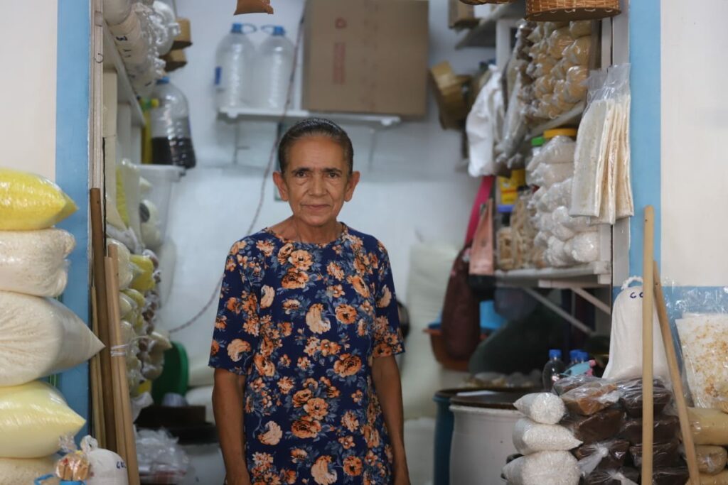 Conheça Dona Orieta, inspetora que fez sucesso no Colégio São José e vende seus produtos no mercado