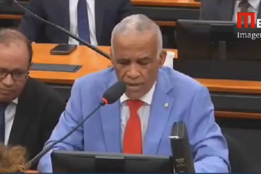 Vídeo: Deputado diz que “homem tem binga e mulher tem tcheca”