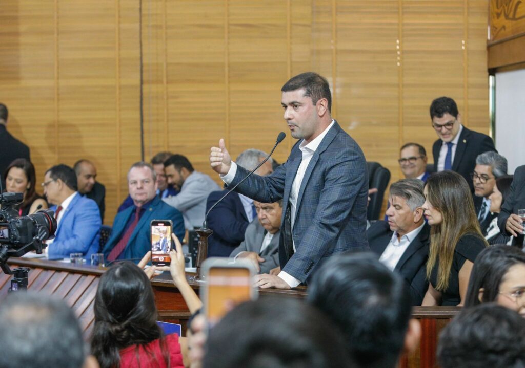 Na sessão solene dos 50 anos da OCB/AC, Nicolau Júnior enaltece trabalho do cooperativismo