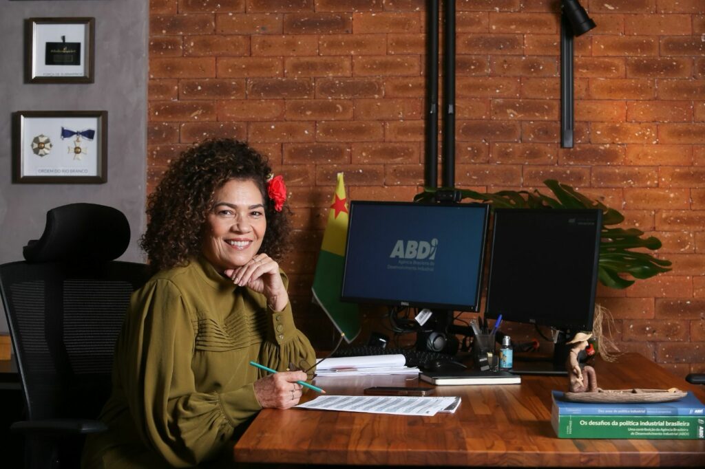 Perpétua é coautora do livro ‘100 Vozes Pela Democracia’