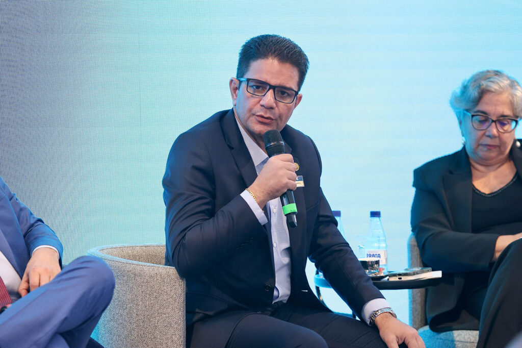 Gladson Cameli faz palestra sobre potencialidades da biodiversidade acreana a empresários em São Paulo