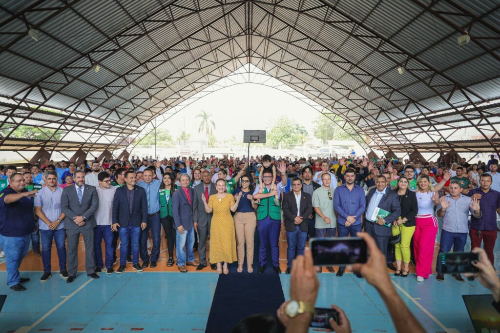 Estado regulariza a situação de mais de 500 famílias com entrega de títulos definitivos em Senador Guiomard