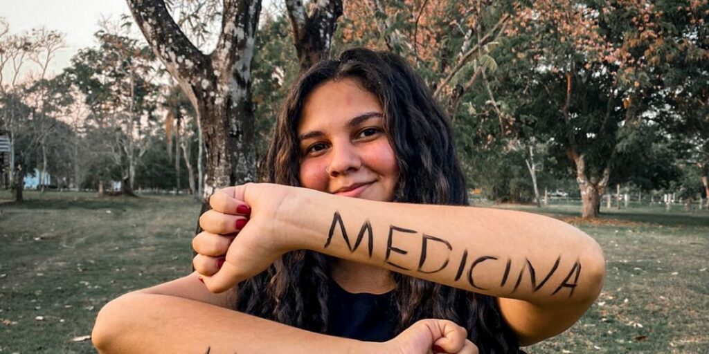 Jovem do Taquari que passou para Medicina na Ufac oferece ‘aulão’ a estudantes de baixa renda