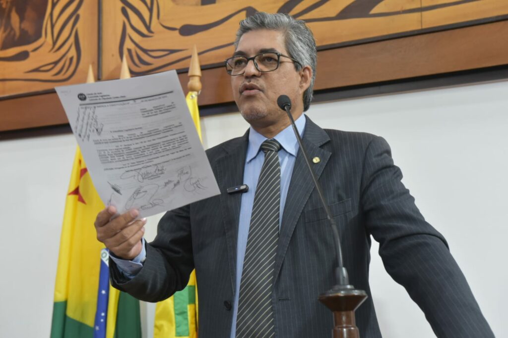 Edvaldo Magalhães volta a denunciar descaso da Educação com o transporte escolar: ‘dar o calado como resposta’