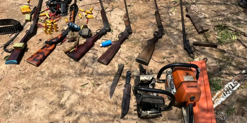 Homem é preso com armamento pesado e motosserras usadas em desmatamento no AC