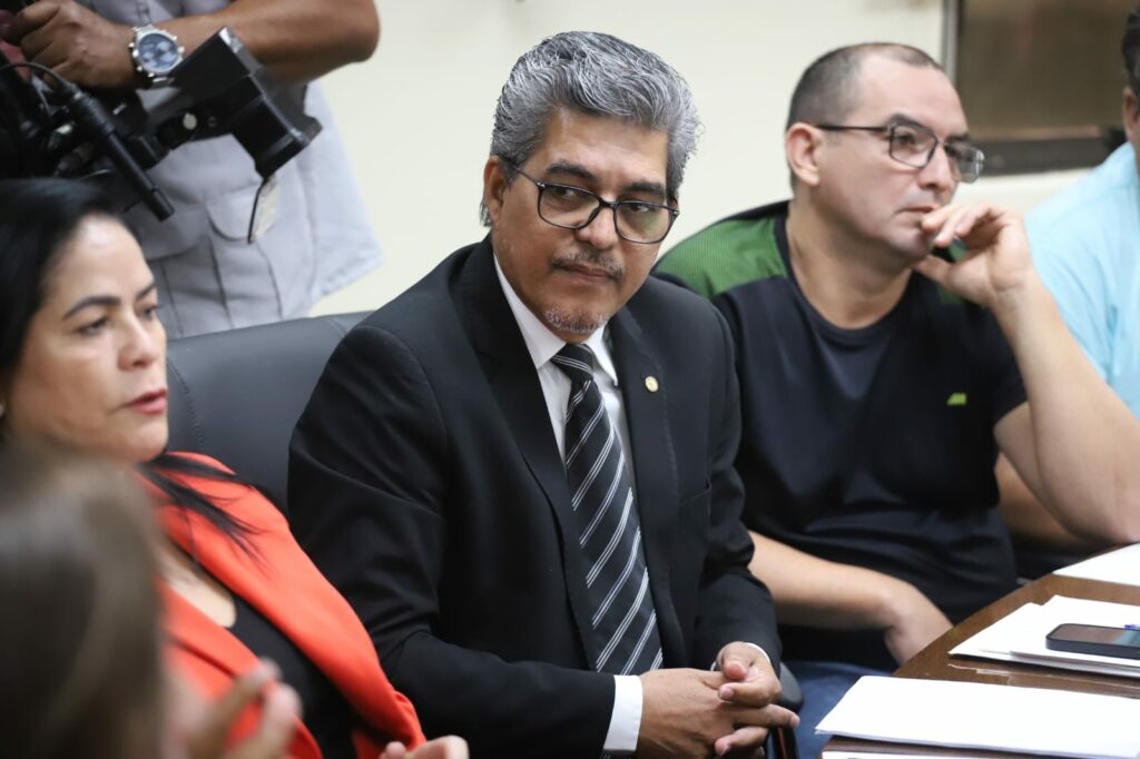 Edvaldo reforça que secretário de Administração garantiu convocar todos do concurso da Sesacre até fevereiro e diz que acórdão do TCE ‘é um divisor de águas’