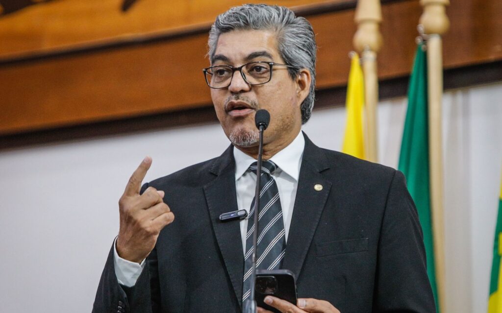 Servidores envolvidos em máfia dos consignados teriam que devolver 35% do valor contratado, denuncia Edvaldo Magalhães