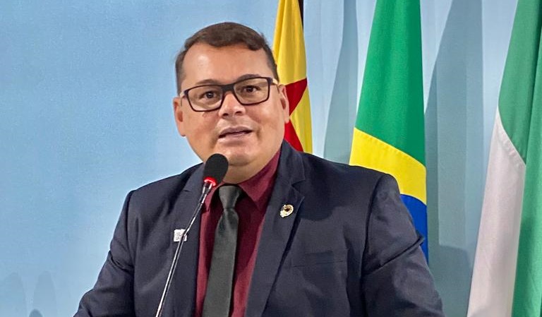 Vereador Tiago Matos parabeniza Dep. Maria Antônia e Sen. Petecão por recursos para compra de massa asfáltica