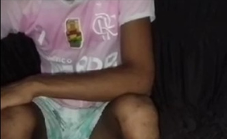 Jovem que filmou crianças pichando muro com símbolo de facção pede desculpas