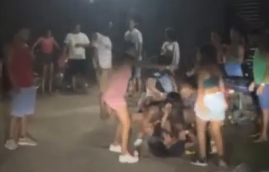 Em Mâncio Lima, mulheres trocam socos e pontapés durante briga; assista