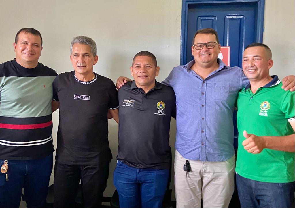 Presidente da Câmara, Tiago Matos, participa de café da manhã com equipe do governo em alusão ao dia do Servidor Público e Outubro Rosa