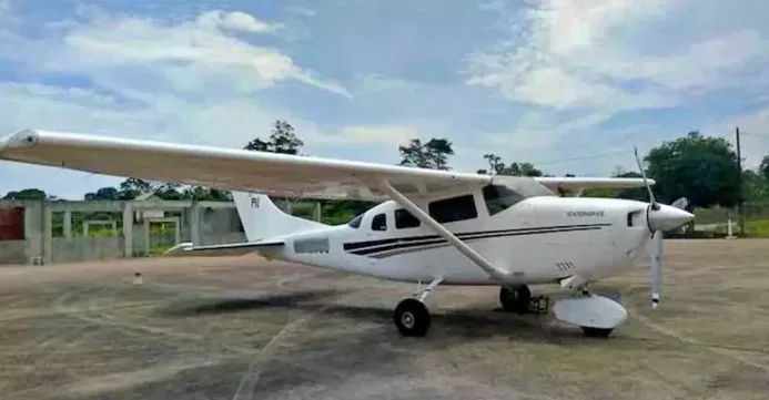 VÍDEO: Avião cai e mata piloto no Peru; copiloto é resgatado sem ferimentos graves