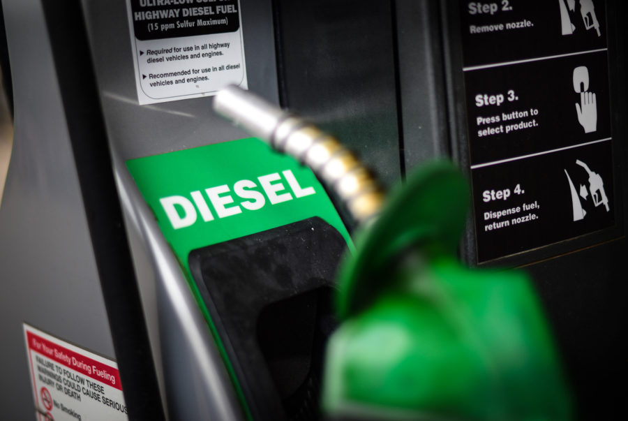 Diesel subirá 6,57% e gasolina cairá 4,09% a partir deste sábado (21), anuncia Petrobras