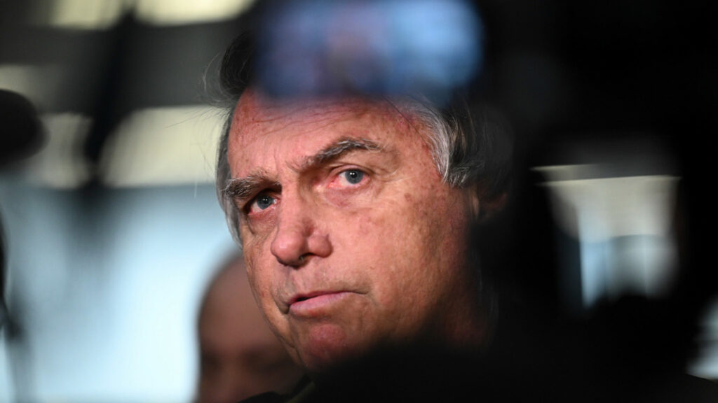 Bolsonaro presta depoimento à PF em caso dos empresários que defenderam golpe