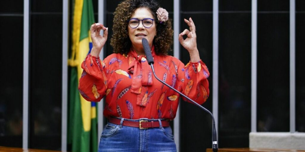 Perpétua debocha de apoio dado por Bolsonaro a candidato de direita na Argentina: ‘deu azar’