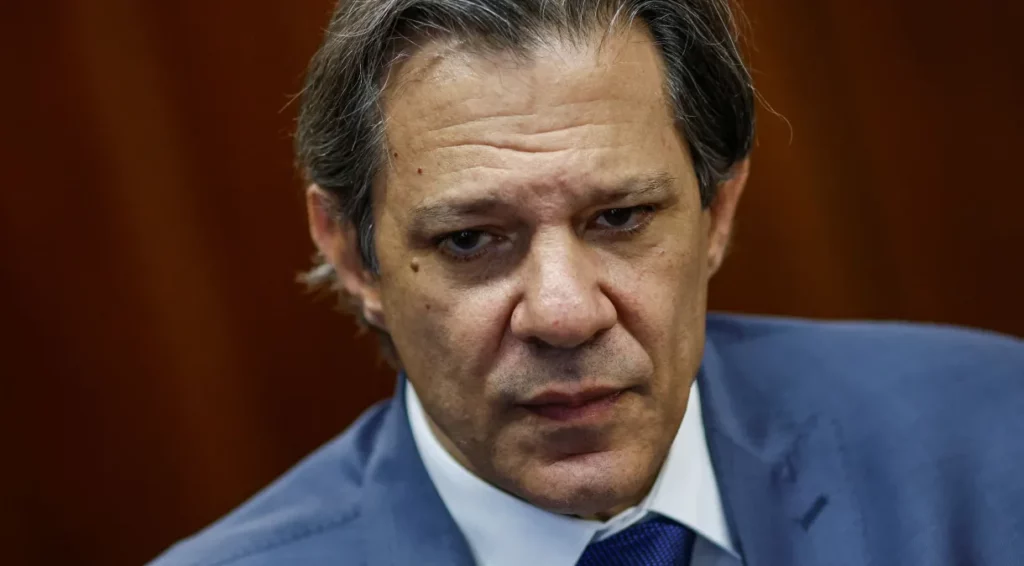 Possível vitória de Milei nas eleições argentinas preocupa o Brasil, diz Haddad