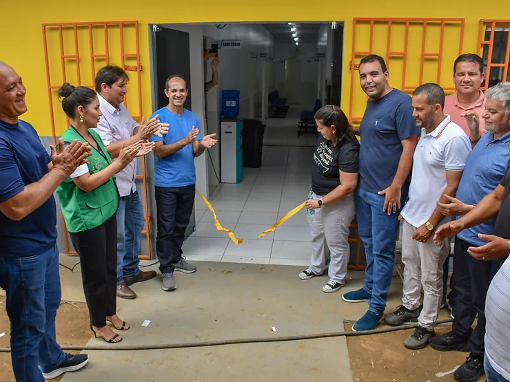 Prefeito Zequinha Lima cumpre promessa de campanha e entrega unidade de saúde com laboratório na Vila Santa Luzia