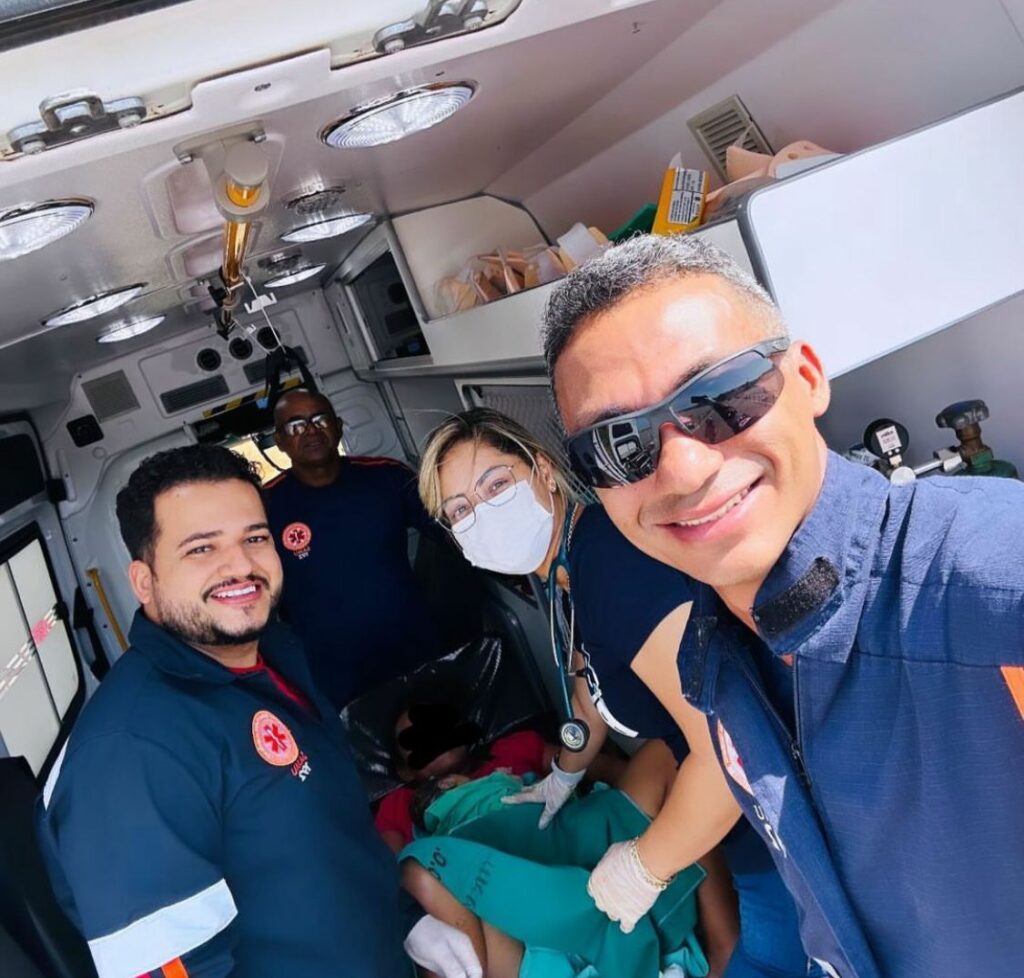 Profissionais do SAMU de Rodrigues Alves e Cruzeiro do Sul realizam parto de emergência durante travessia da balsa