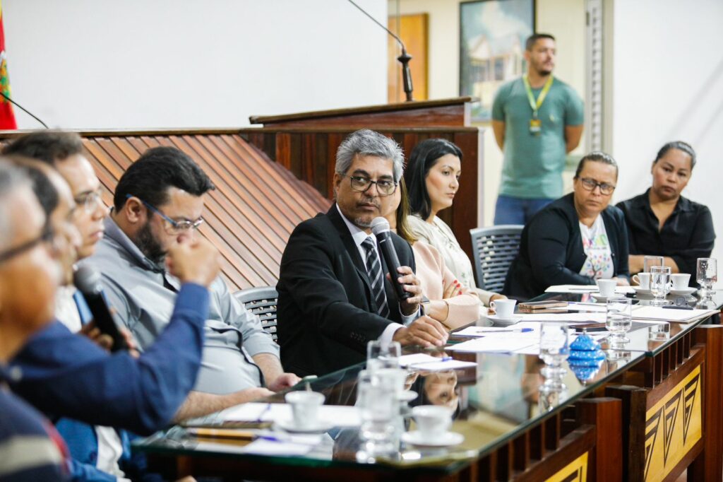 Assembleia discute meios para garantir a famílias autistas acesso à tarifa social de energia, conforme prevê resolução da Aneel