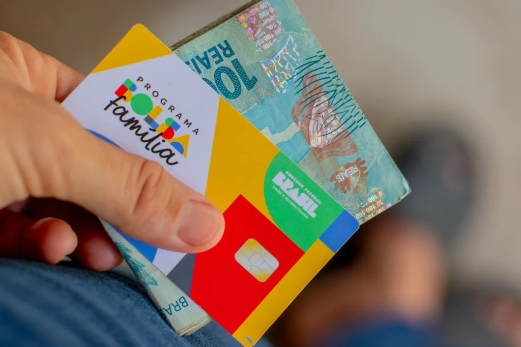 Caixa paga novo Bolsa Família a beneficiários com NIS de final 7