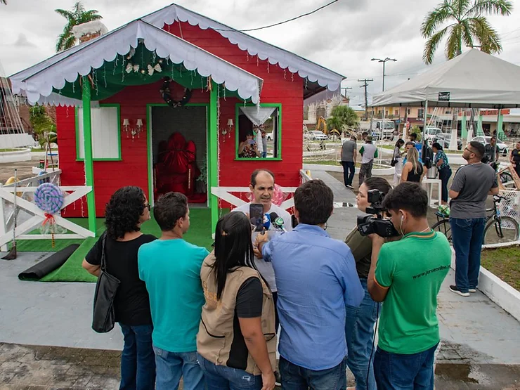 Zequinha Lima visita Cidade do Papai Noel e confirma acender das luzes natalinas