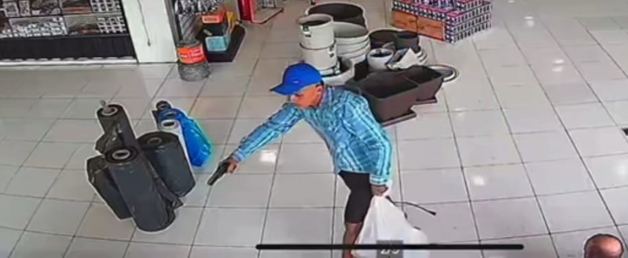 VÍDEO: Assaltantes de ‘cara limpa’ invadem loja de construção no Bairro Cruzeirão, em Cruzeiro do Sul