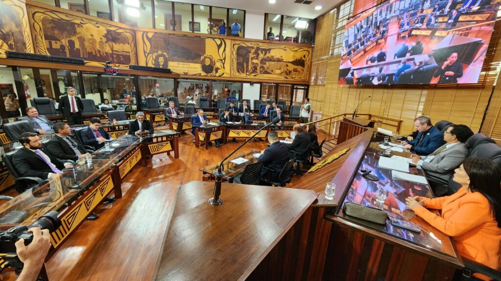 Antes do recesso parlamentar, Aleac aprova ‘pacotão’ de leis