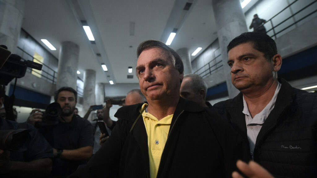 Bolsonaro embarca para a Argentina e deve ter encontro ‘petit comité’ com Milei