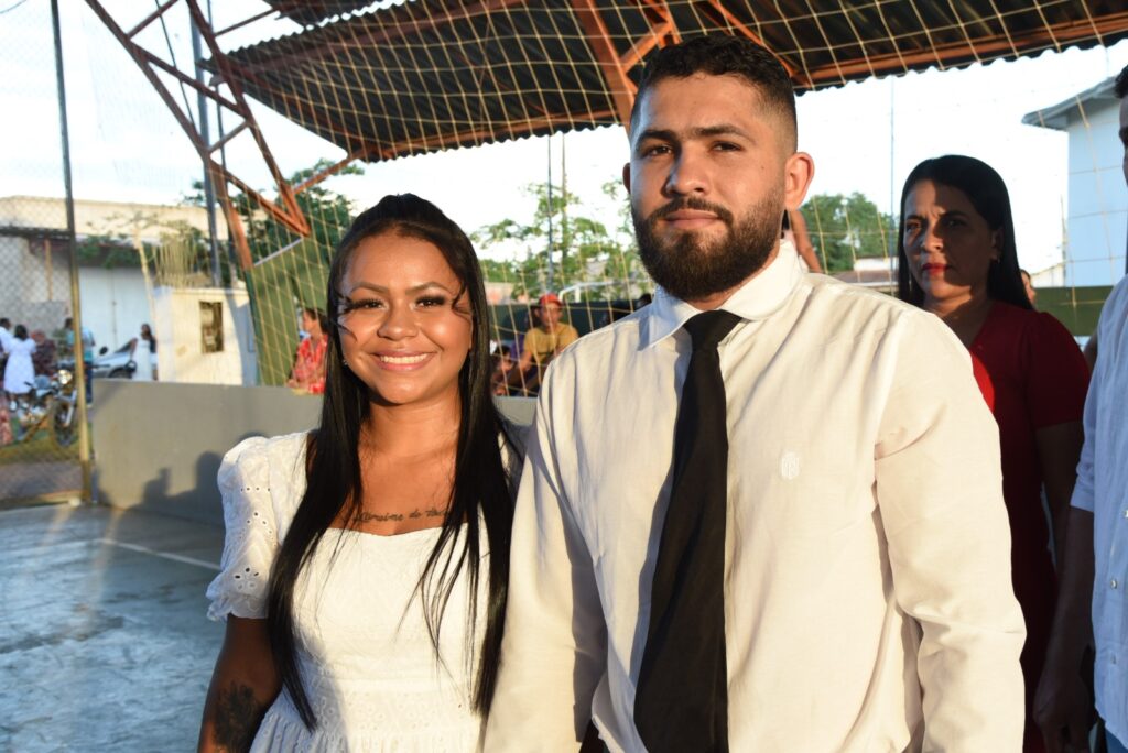 No Acre, casal que se conheceu por redes sociais realiza sonho do casamento no Projeto Cidadão