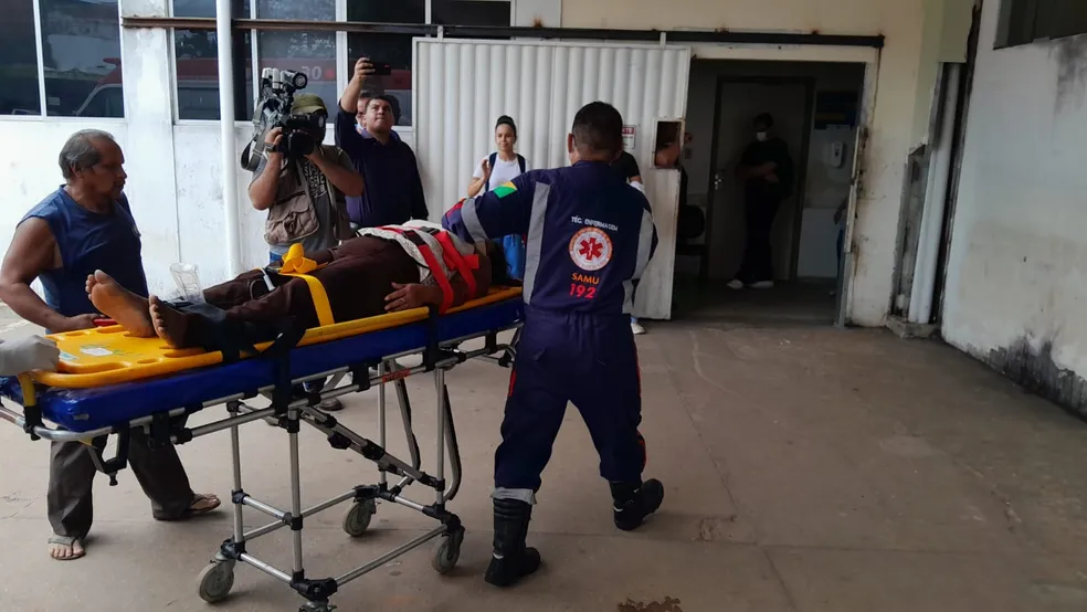 Menino de 3 anos morre após ser atropelado por carro quando atravessava avenida com avó