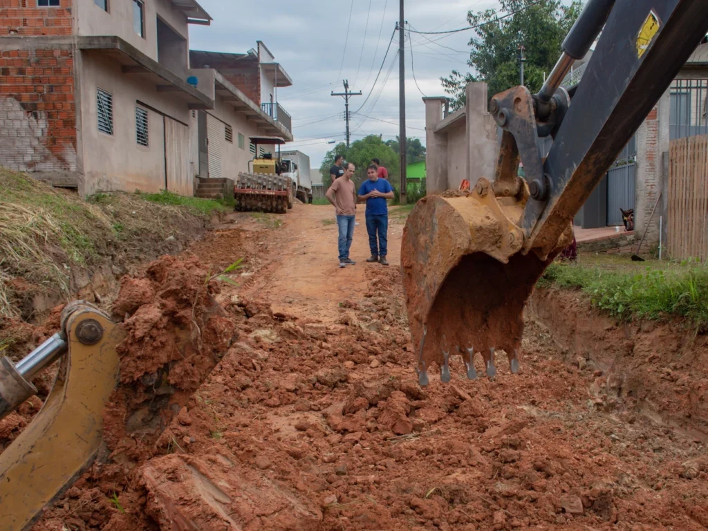 Prefeitura de Cruzeiro do Sul segue em ação com tapa buracos e recuperação de ruas